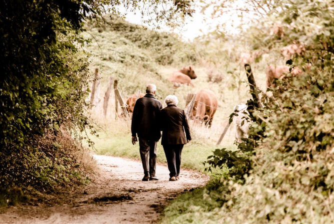 中老年人早上幾點(diǎn)起床最好 中老年人早上幾點(diǎn)鐘鍛煉身體好 中老年人早上幾點(diǎn)起床最好 中老年人早上幾點(diǎn)鐘鍛煉身體好
