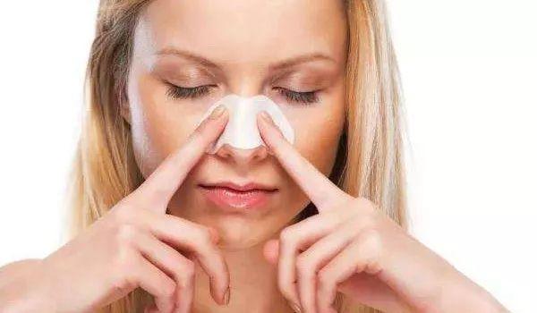 用鹽搓鼻頭可不可以去黑頭 用鹽搓鼻子有什么好處 用鹽搓鼻頭可不可以去黑頭 用鹽搓鼻子有什么好處