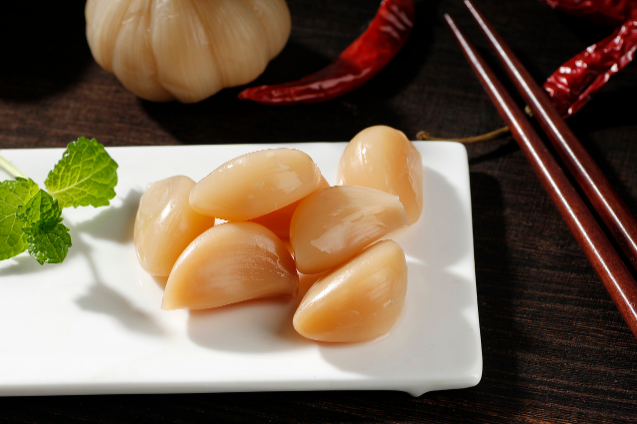 糖醋蒜頭為什么變綠 糖醋蒜頭變綠色還能吃嗎 糖醋蒜頭為什么變綠 糖醋蒜頭變綠色還能吃嗎