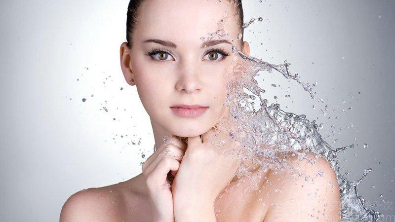 肌膚如何保濕補(bǔ)水 干燥肌膚如何保濕 肌膚如何保濕補(bǔ)水 干燥肌膚如何保濕