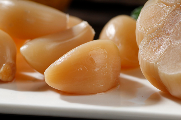 糖醋蒜頭為什么變綠 糖醋蒜頭變綠色還能吃嗎 糖醋蒜頭為什么變綠 糖醋蒜頭變綠色還能吃嗎