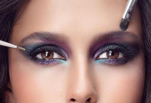 眼影能不能當(dāng)腮紅用 眼影能當(dāng)眉粉畫(huà)眉嗎 眼影能不能當(dāng)腮紅用 眼影能當(dāng)眉粉畫(huà)眉嗎