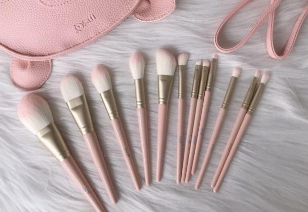 化妝刷可以在太陽下曬嗎 化妝刷可以曬干嗎 化妝刷可以在太陽下曬嗎 化妝刷可以曬干嗎