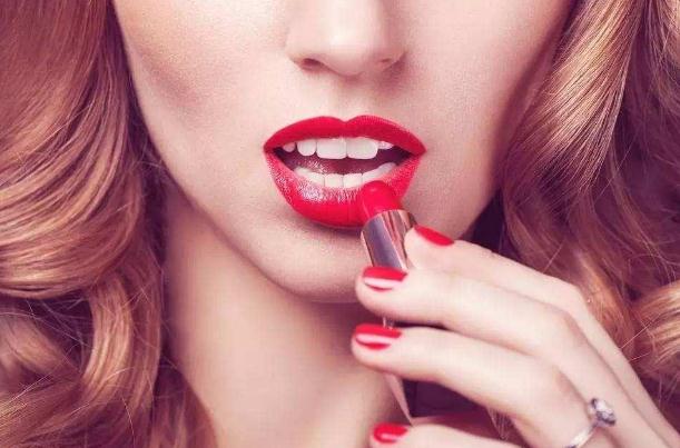 口紅可以天天涂嗎 口紅天天涂有害嗎 口紅可以天天涂嗎 口紅天天涂有害嗎