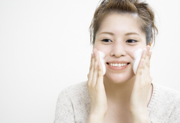 為什么一熬夜就長(zhǎng)痘 熬夜就長(zhǎng)痘痘是什么原因 為什么一熬夜就長(zhǎng)痘 熬夜就長(zhǎng)痘痘是什么原因