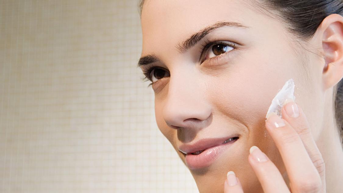 隔離霜和防曬霜有什么區(qū)別 隔離霜和防曬霜哪個(gè)先用 隔離霜和防曬霜有什么區(qū)別 隔離霜和防曬霜哪個(gè)先用