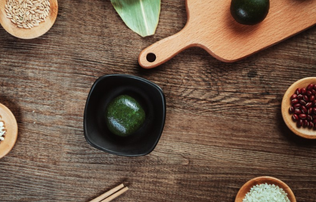 青團(tuán)是用什么植物做的 青團(tuán)子的青汁用什么做 青團(tuán)是用什么植物做的 青團(tuán)子的青汁用什么做