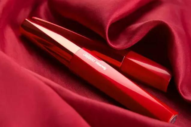 睫毛膏可以用洗面奶洗掉嗎 睫毛膏可以用來(lái)整理碎發(fā)嗎 睫毛膏可以用洗面奶洗掉嗎 睫毛膏可以用來(lái)整理碎發(fā)嗎