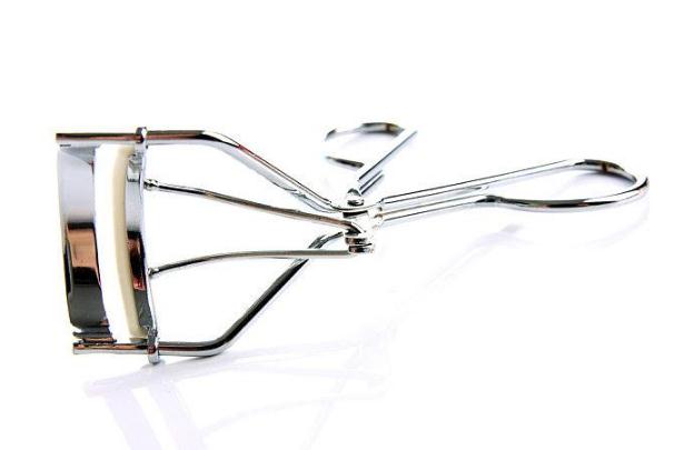 睫毛夾會傷害睫毛嗎 睫毛夾天天用有什么危害 睫毛夾會傷害睫毛嗎 睫毛夾天天用有什么危害