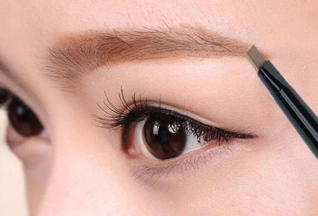 眉筆可以畫發(fā)際線嗎 眉筆可以不洗嗎 眉筆可以畫發(fā)際線嗎 眉筆可以不洗嗎