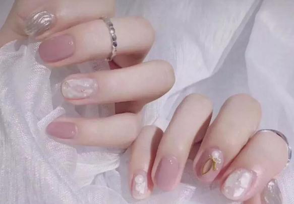 美甲能維持多長(zhǎng)時(shí)間 美甲能自己卸嗎 美甲能維持多長(zhǎng)時(shí)間 美甲能自己卸嗎