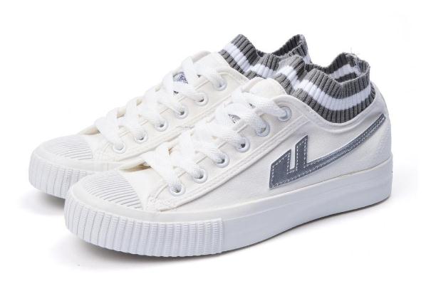 回力要墊鞋墊嗎 回力要買大一號的嗎 回力要墊鞋墊嗎 回力要買大一號的嗎