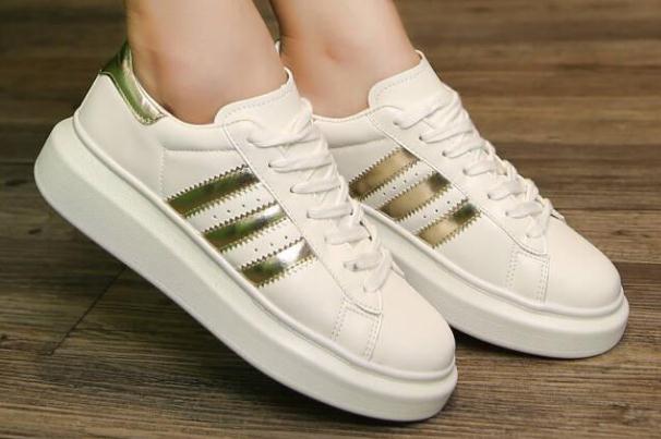 小白鞋怎么穿搭好看 小白鞋怎么配褲子 小白鞋怎么穿搭好看 小白鞋怎么配褲子