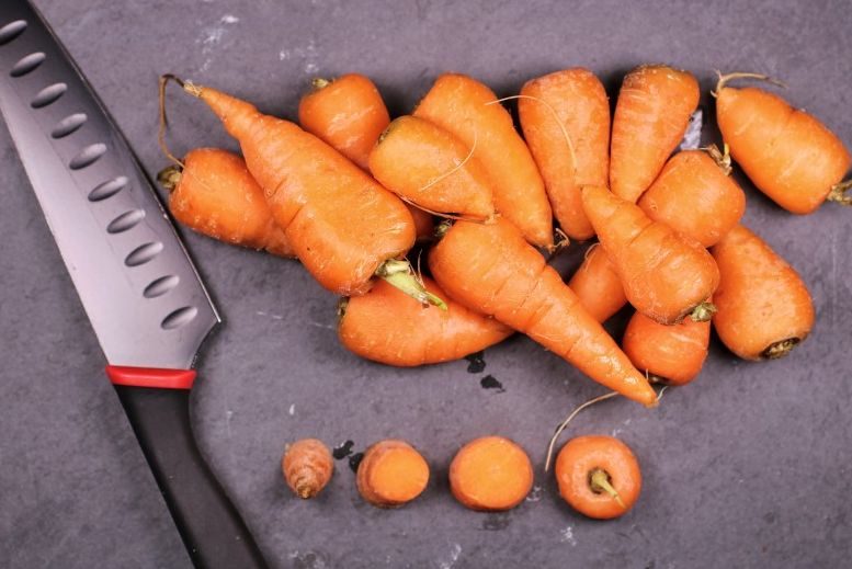 一天吃一根胡蘿卜好嗎,會導致皮膚發(fā)黃嗎