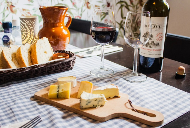 洋蔥泡紅酒的功效與作用 洋蔥泡紅酒的副作用 洋蔥泡紅酒的功效與作用 洋蔥泡紅酒的副作用