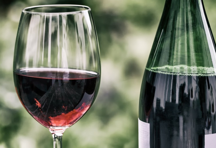 洋蔥泡紅酒保質期多久 洋蔥泡紅酒可以放多久 洋蔥泡紅酒保質期多久 洋蔥泡紅酒可以放多久