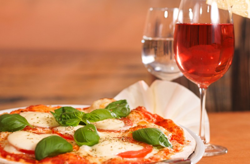 睡前喝紅酒對女人有什么好處?睡前喝紅酒多少毫升合適 睡前喝紅酒對女人有什么好處?睡前喝紅酒多少毫升合適