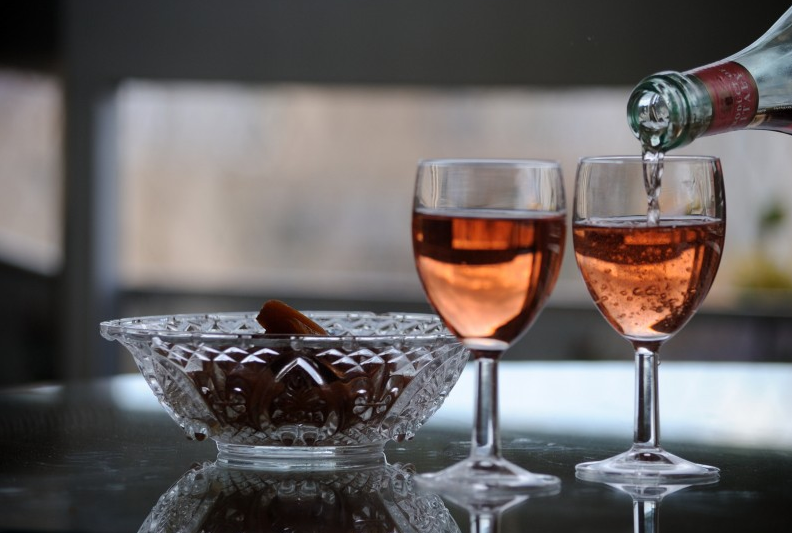 洋蔥泡紅酒可以降血壓?jiǎn)?洋蔥泡紅酒的九大功效 洋蔥泡紅酒可以降血壓?jiǎn)?洋蔥泡紅酒的九大功效