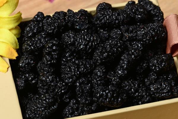 桑葚干有沒(méi)有上色怎么鑒定 桑葚干確實(shí)有上色的嗎