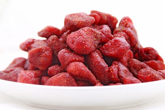 草莓干吃多了會怎么樣 草莓干吃多了會上火嗎 草莓干吃多了會怎么樣 草莓干吃多了會上火嗎