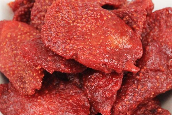 草莓干可以做牛軋?zhí)菃?草莓干可以做成草莓脆嗎 草莓干可以做牛軋?zhí)菃?草莓干可以做成草莓脆嗎