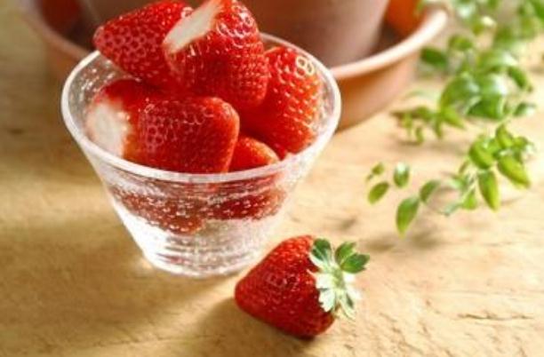 吃草莓減肥還是發(fā)胖 吃草莓會長胖嗎 吃草莓減肥還是發(fā)胖 吃草莓會長胖嗎