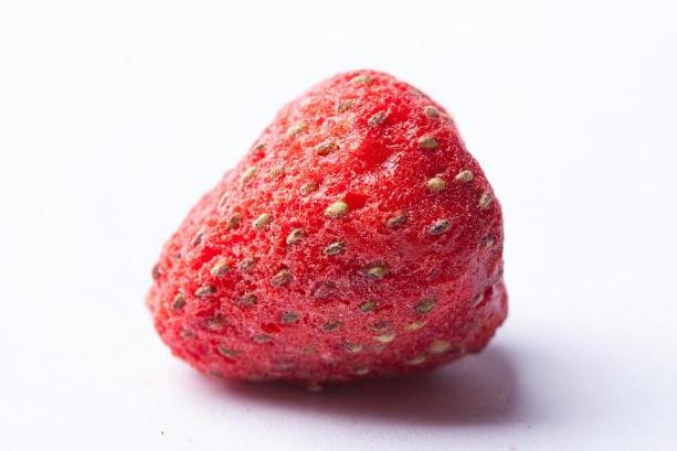 草莓干和凍干草莓什么區(qū)別 凍干草莓脆是怎么做的 草莓干和凍干草莓什么區(qū)別 凍干草莓脆是怎么做的