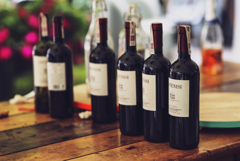 干紅葡萄酒保質(zhì)期幾年 干紅葡萄酒怎么喝比較好 干紅葡萄酒保質(zhì)期幾年 干紅葡萄酒怎么喝比較好