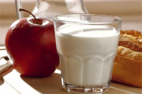 牛奶可以補(bǔ)鈣嗎 牛奶睡前喝好還是早上喝好 牛奶可以補(bǔ)鈣嗎 牛奶睡前喝好還是早上喝好