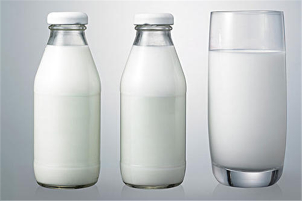 牛奶是全蛋白嗎 牛奶能補(bǔ)充維生素嗎 牛奶是全蛋白嗎 牛奶能補(bǔ)充維生素嗎