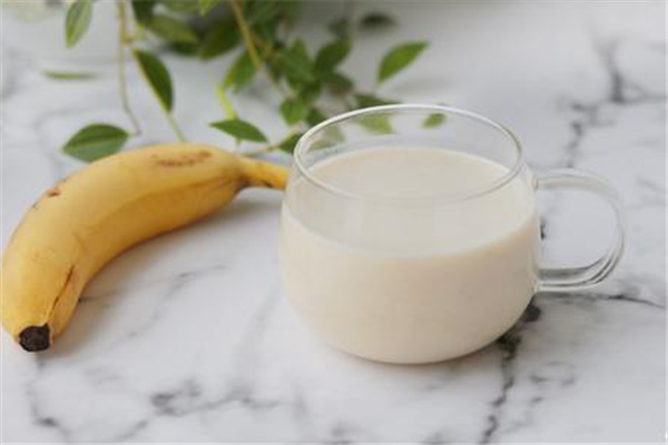 牛奶是全蛋白嗎 牛奶能補(bǔ)充維生素嗎 牛奶是全蛋白嗎 牛奶能補(bǔ)充維生素嗎