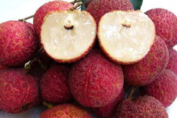 荔枝和龍眼的區(qū)別 荔枝和龍眼哪個(gè)更容易上火 荔枝和龍眼的區(qū)別 荔枝和龍眼哪個(gè)更容易上火