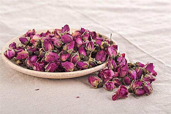 玫瑰花可以降火嗎 玫瑰花茶是寒性茶嗎 玫瑰花可以降火嗎 玫瑰花茶是寒性茶嗎