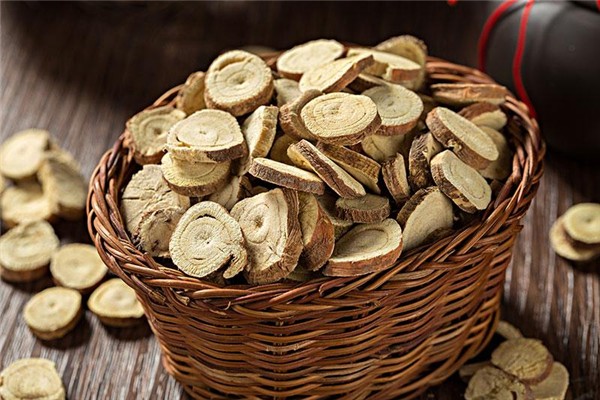 甘草可以嚼著吃嗎 甘草怎么泡水喝最好 甘草可以嚼著吃嗎 甘草怎么泡水喝最好