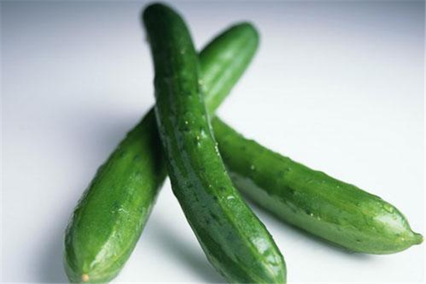 黃瓜去皮好還是不去皮好 黃瓜去皮吃還有營養(yǎng)嗎 黃瓜去皮好還是不去皮好 黃瓜去皮吃還有營養(yǎng)嗎