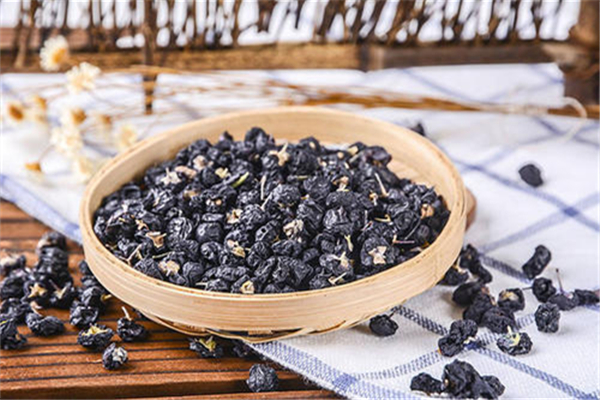 黑枸杞對(duì)痛風(fēng)有治療作用嗎 黑枸杞糖尿病人可以喝嗎 黑枸杞對(duì)痛風(fēng)有治療作用嗎 黑枸杞糖尿病人可以喝嗎