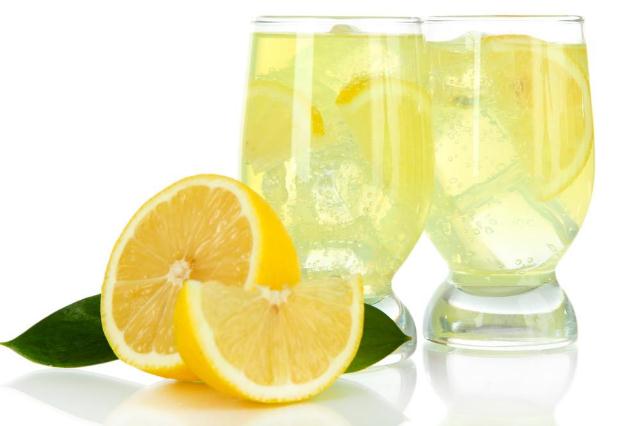 檸檬水什么時間喝比較好合適 檸檬水是酸性還是堿性 檸檬水什么時間喝比較好合適 檸檬水是酸性還是堿性