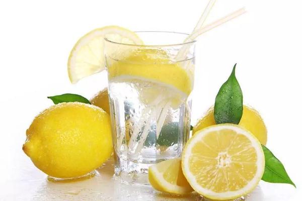檸檬水什么時間喝比較好合適 檸檬水是酸性還是堿性 檸檬水什么時間喝比較好合適 檸檬水是酸性還是堿性