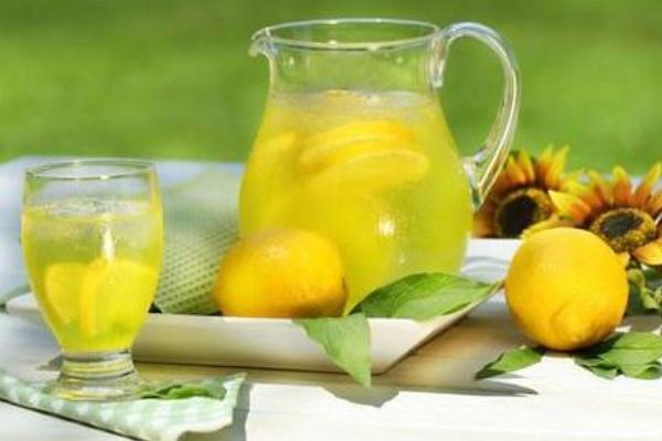檸檬能解酒嗎 檸檬解酒的吃法 檸檬能解酒嗎 檸檬解酒的吃法