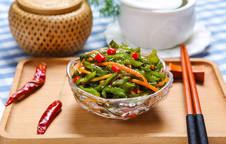 裙帶菜涼拌需要焯水嗎 裙帶菜涼拌要不要用水燙一下 裙帶菜涼拌需要焯水嗎 裙帶菜涼拌要不要用水燙一下