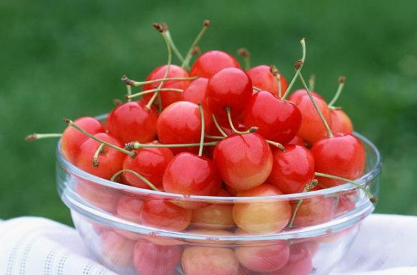 櫻桃表面長(zhǎng)了白色霉菌能吃嗎 發(fā)霉的櫻桃還能吃嗎 櫻桃表面長(zhǎng)了白色霉菌能吃嗎 發(fā)霉的櫻桃還能吃嗎