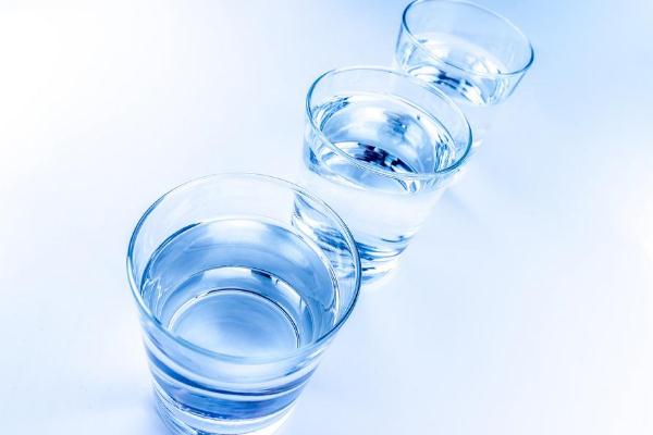 孕婦一天喝多少水 孕婦在懷孕不同的階段如何喝水 孕婦一天喝多少水 孕婦在懷孕不同的階段如何喝水