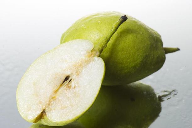 梨子可以煮著吃嗎 梨子煮熟吃有什么功效與作用 梨子可以煮著吃嗎 梨子煮熟吃有什么功效與作用