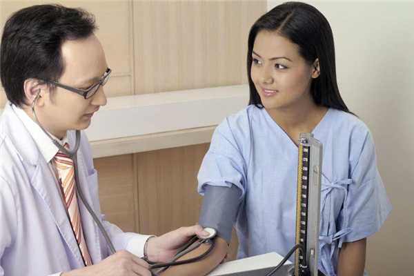 哪些食物容易引發(fā)高血壓 高血壓該吃什么食物 哪些食物容易引發(fā)高血壓 高血壓該吃什么食物