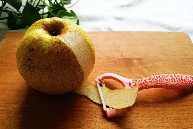 梨子皮的營(yíng)養(yǎng)價(jià)值 梨子皮怎么吃 梨子皮的營(yíng)養(yǎng)價(jià)值 梨子皮怎么吃