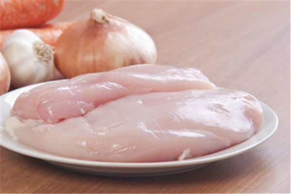 雞肉切開(kāi)有熒光綠能吃嗎 為什么雞肉上有熒光綠物質(zhì) 雞肉切開(kāi)有熒光綠能吃嗎 為什么雞肉上有熒光綠物質(zhì)