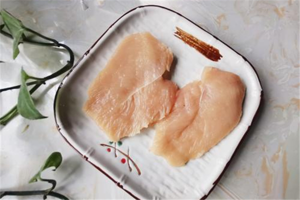 雞肉切開(kāi)有熒光綠能吃嗎 為什么雞肉上有熒光綠物質(zhì) 雞肉切開(kāi)有熒光綠能吃嗎 為什么雞肉上有熒光綠物質(zhì)