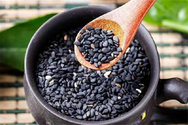 黑芝麻與什么食物相克 黑芝麻不適宜人群 黑芝麻與什么食物相克 黑芝麻不適宜人群