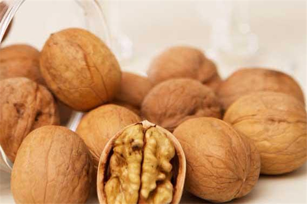 核桃能補(bǔ)腦嗎 為什么吃核桃能補(bǔ)腦 核桃能補(bǔ)腦嗎 為什么吃核桃能補(bǔ)腦