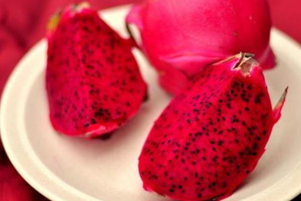 火龍果可以和香蕉一起吃嗎 火龍果不可以和什么一起吃 火龍果可以和香蕉一起吃嗎 火龍果不可以和什么一起吃